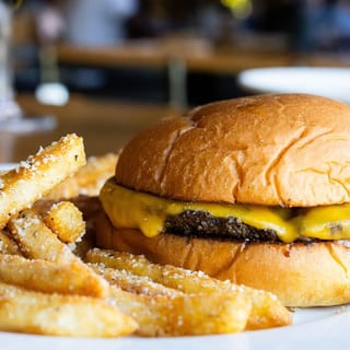 Kids Cheeseburger (D)